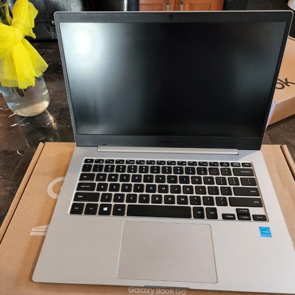 Samsung - Galaxy Book Go - 14.0" LED Screen - Picture 2 of 5